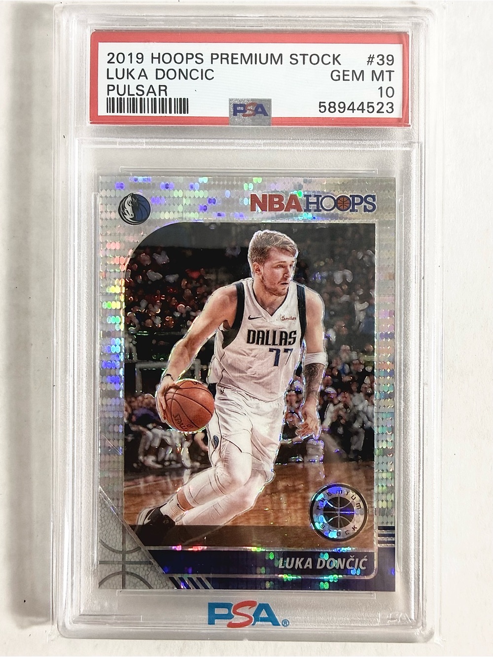Panini 2019-20 NBA Hoops Premium Stock Luka Dončić Pulsar Prizm #39 PSA 10